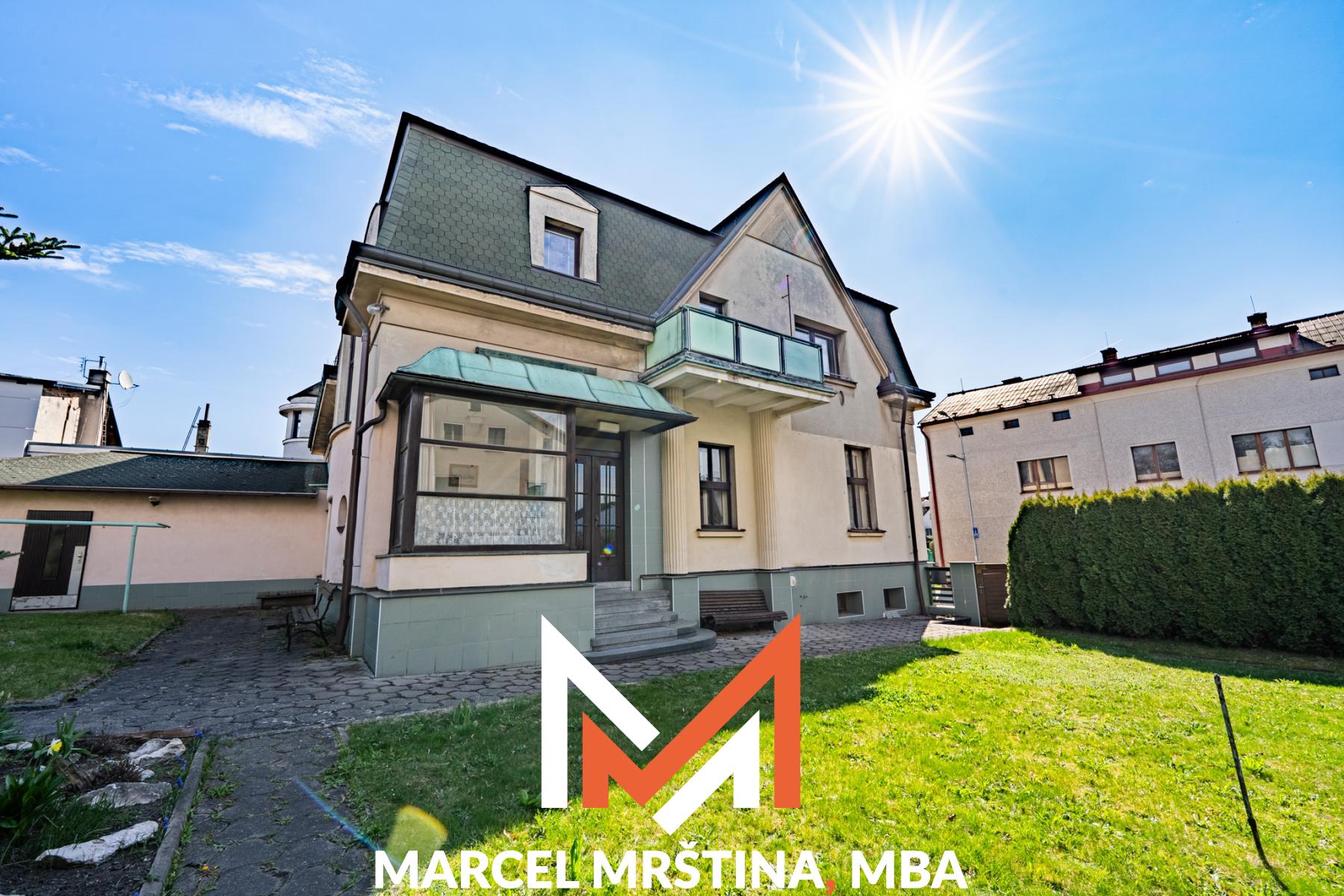 Prvorepubliková architektura vily s verandou